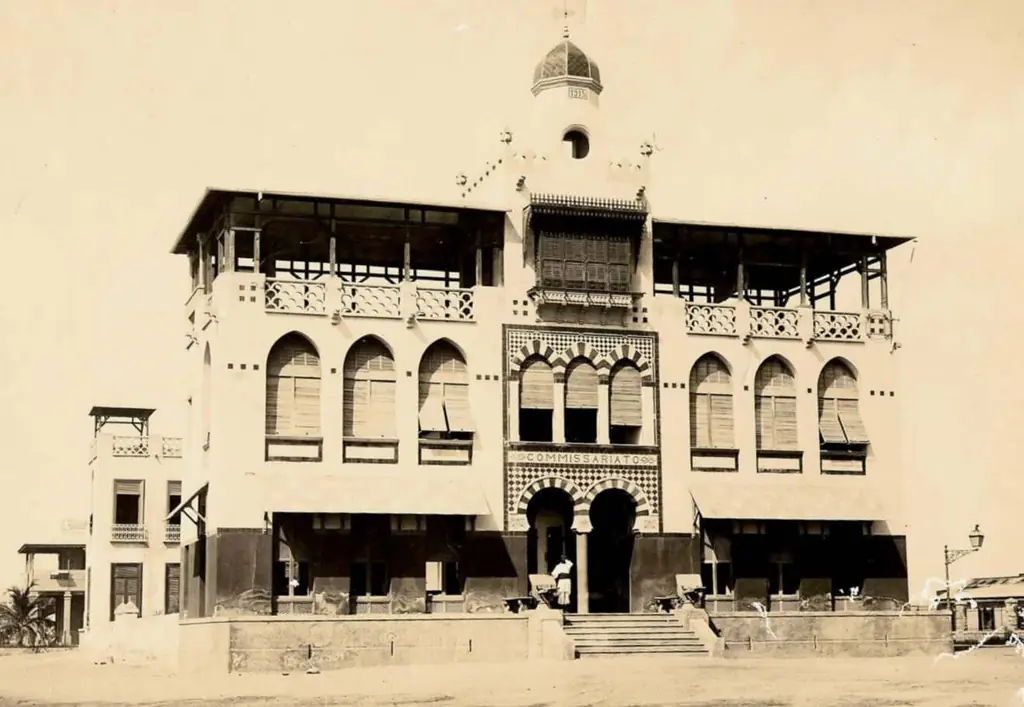 The commissariat building in Massawa in 1918, with pointed arches, wooden balconies and a small dome